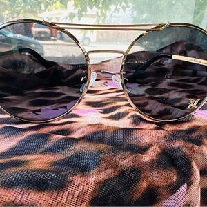 Louis Vuitton GWP Gold Sunglasses